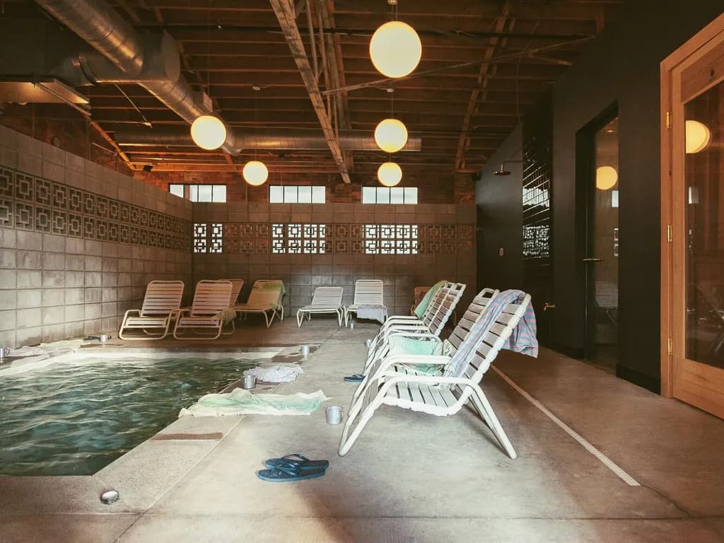 Holiday Salon and Bathhouse
