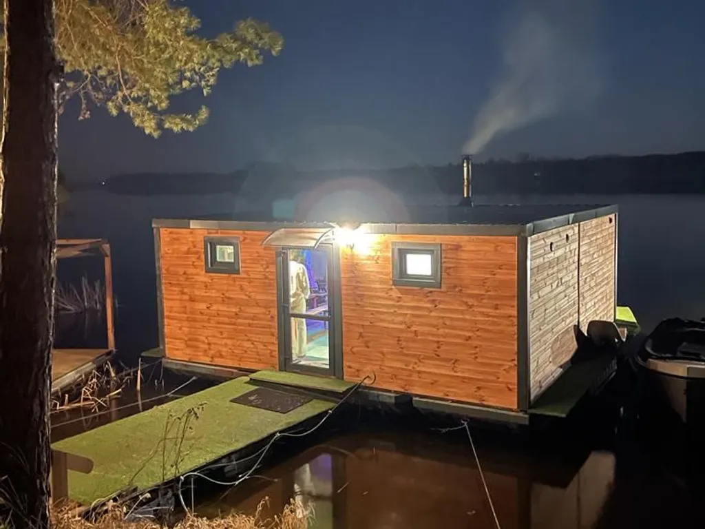 Pływająca Sauna Nad Narvią
