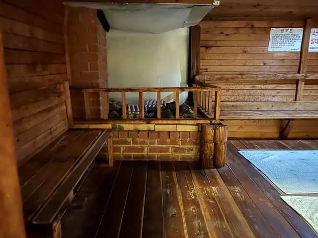 Queen Spa and Sauna