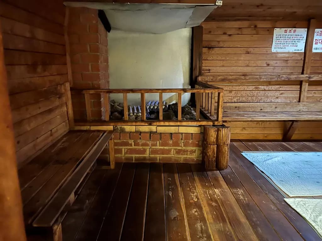Queen Spa and Sauna